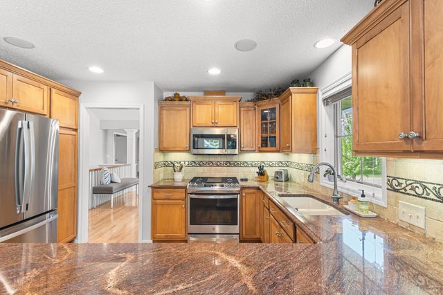 7021 Waterstone Lane, Woodbury, MN 55125