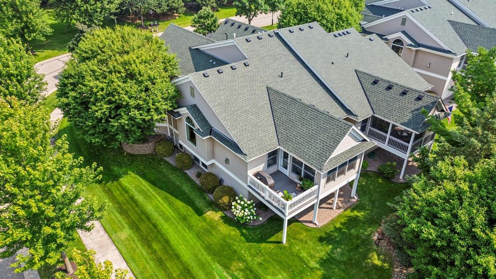 7021 Waterstone Lane, Woodbury, MN 55125