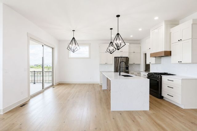 17303 Brookview Drive, Urbandale, IA 50263