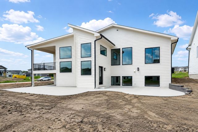 17303 Brookview Drive, Urbandale, IA 50263