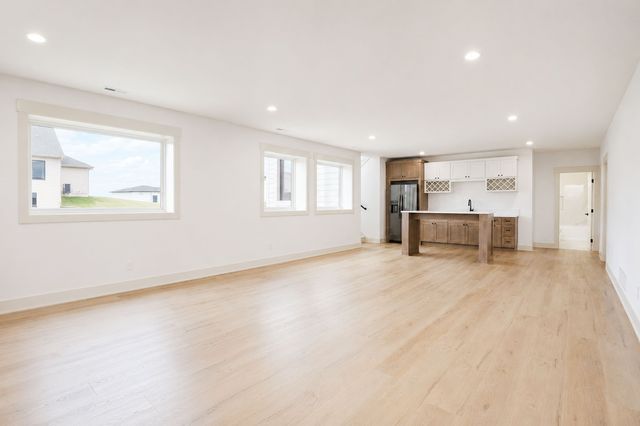 17303 Brookview Drive, Urbandale, IA 50263