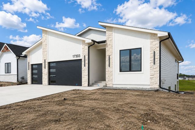 17303 Brookview Drive, Urbandale, IA 50263
