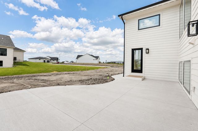 17303 Brookview Drive, Urbandale, IA 50263