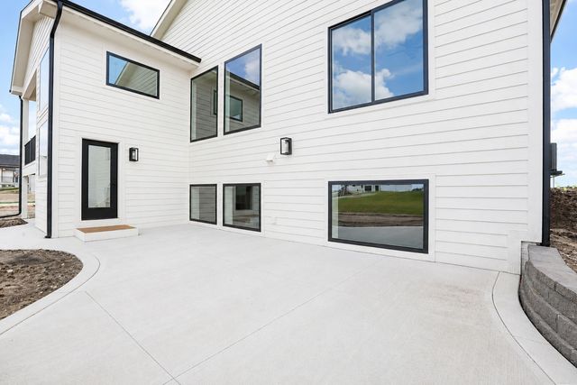 17303 Brookview Drive, Urbandale, IA 50263