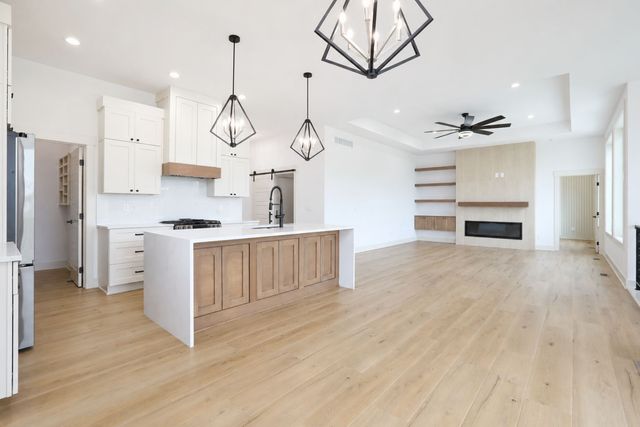17303 Brookview Drive, Urbandale, IA 50263