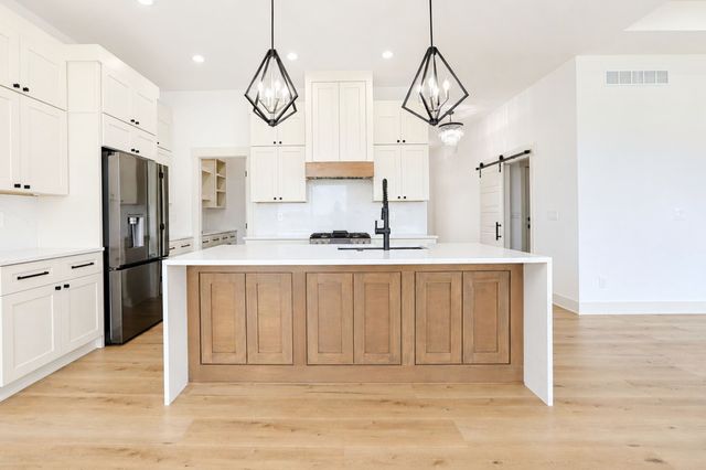 17303 Brookview Drive, Urbandale, IA 50263