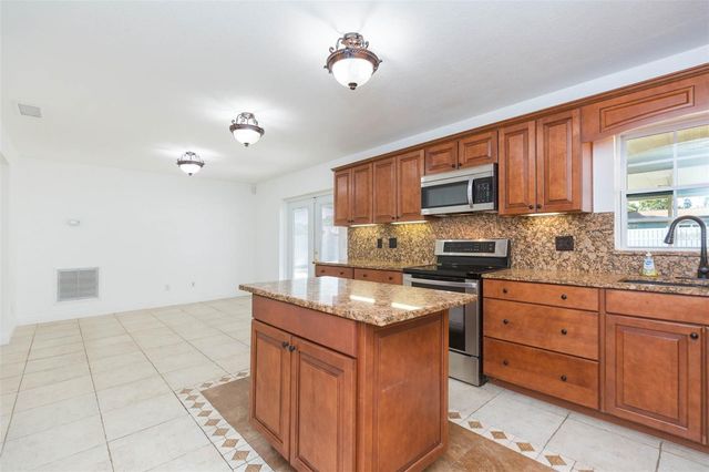 6710 MORNAY CIRCLE, Tampa, FL 33615