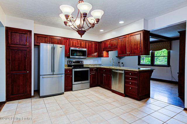 10216 Westwego Pl, Jeffersontown, KY 40299