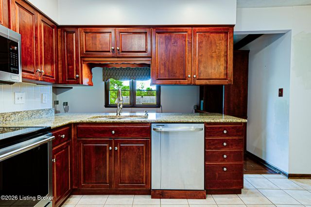 10216 Westwego Pl, Jeffersontown, KY 40299