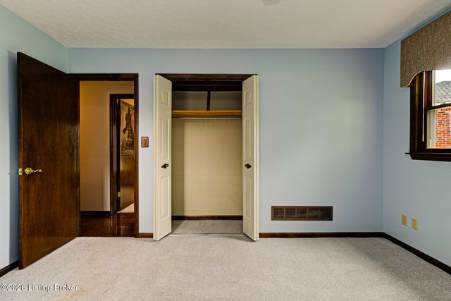 10216 Westwego Pl, Jeffersontown, KY 40299