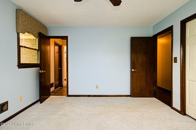 10216 Westwego Pl, Jeffersontown, KY 40299