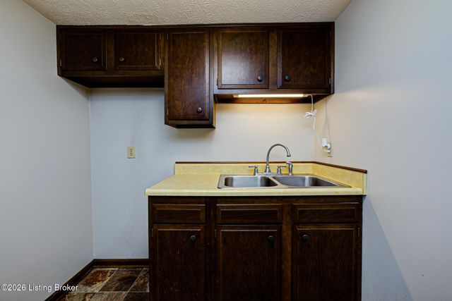 10216 Westwego Pl, Jeffersontown, KY 40299