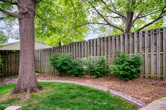 10216 Westwego Pl, Jeffersontown, KY 40299