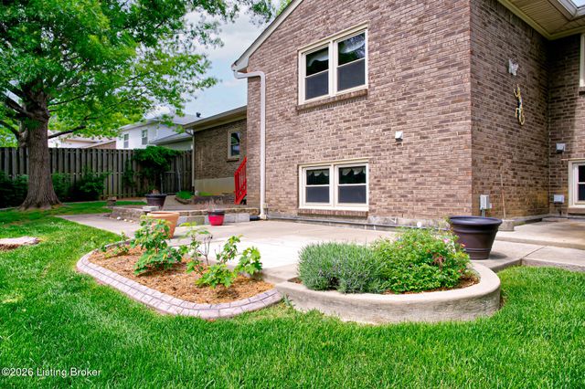 10216 Westwego Pl, Jeffersontown, KY 40299