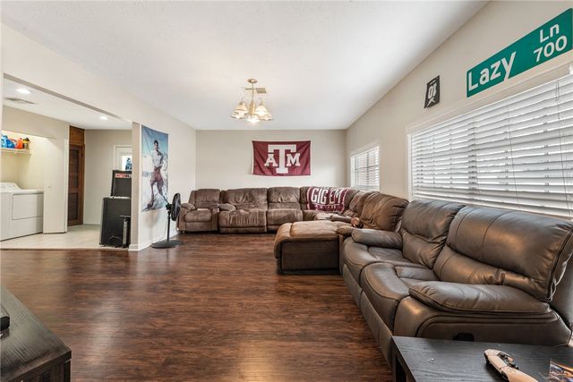 1402 Dominik Drive, College Station, TX 77840