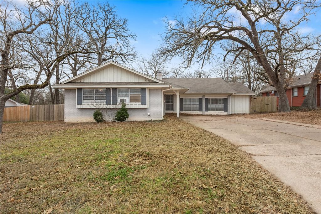 1402 Dominik Drive, College Station, TX 77840