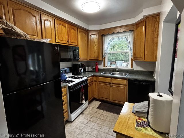19435 Angling Street, Livonia, MI 48152