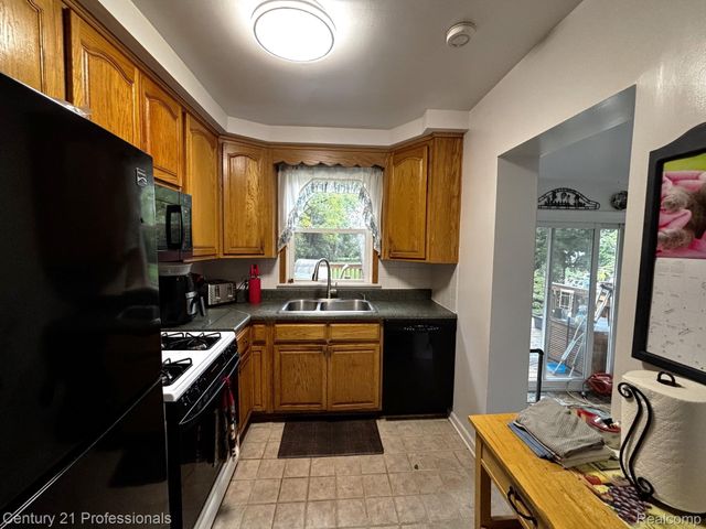 19435 Angling Street, Livonia, MI 48152