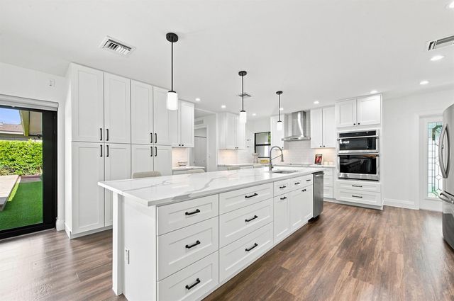 1619 Bayview Drive, Fort Lauderdale, FL 33305