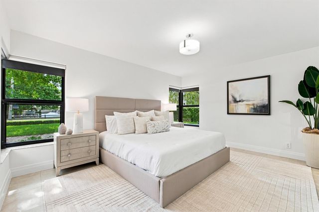 1619 Bayview Drive, Fort Lauderdale, FL 33305