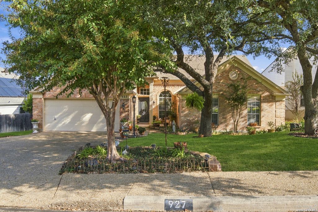 927 Lightstone Dr, San Antonio, TX 78258