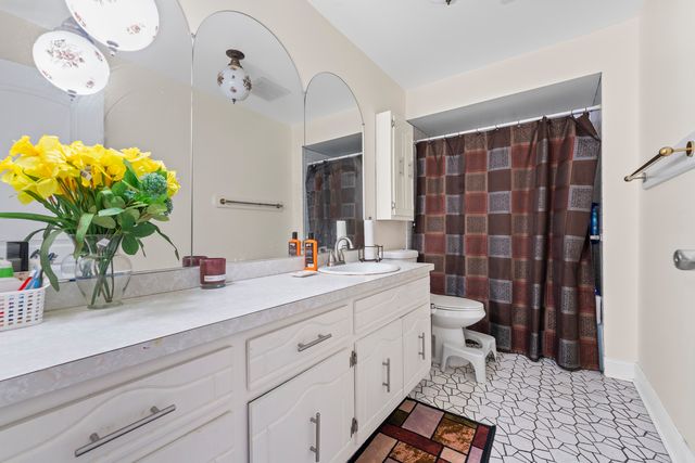 9109 Crescent Court, Oak Lawn, IL 60453