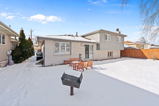 9109 Crescent Court, Oak Lawn, IL 60453