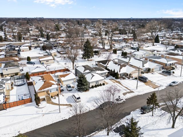 9109 Crescent Court, Oak Lawn, IL 60453