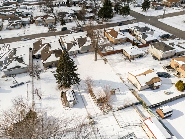 9109 Crescent Court, Oak Lawn, IL 60453