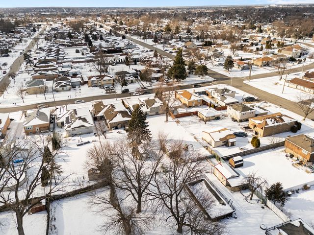 9109 Crescent Court, Oak Lawn, IL 60453