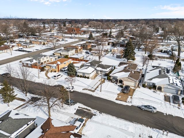 9109 Crescent Court, Oak Lawn, IL 60453