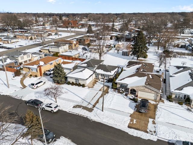 9109 Crescent Court, Oak Lawn, IL 60453