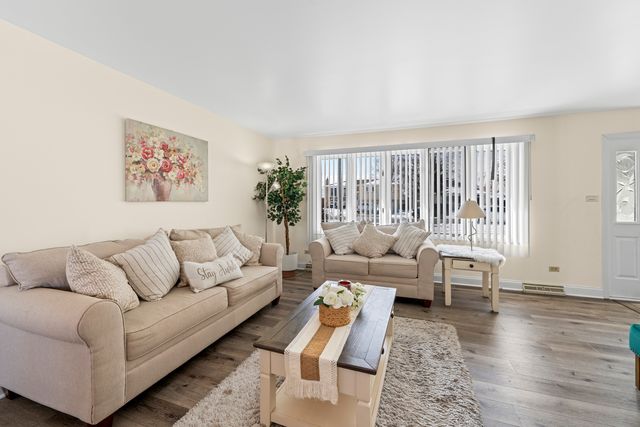 9109 Crescent Court, Oak Lawn, IL 60453