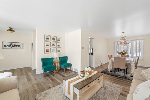 9109 Crescent Court, Oak Lawn, IL 60453