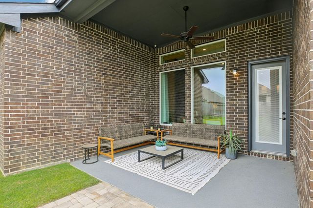 412 Hillview Nature Drive, New Caney, TX 77357