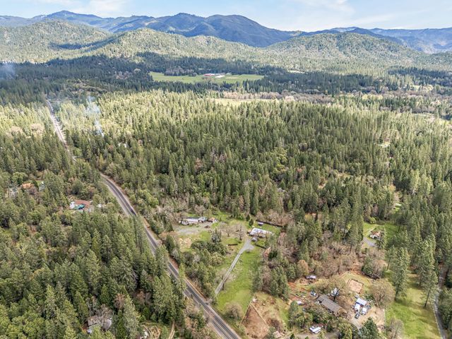 9600 W Evans Creek Road, Rogue River, OR 97537