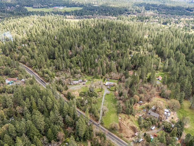 9600 W Evans Creek Road, Rogue River, OR 97537