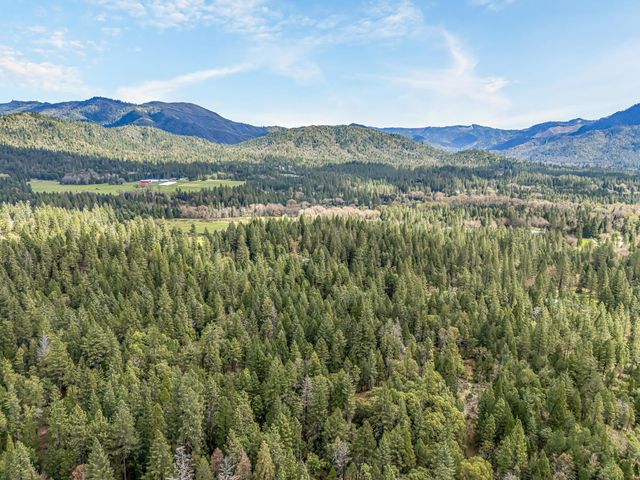 9600 W Evans Creek Road, Rogue River, OR 97537