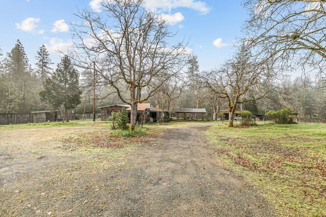 9600 W Evans Creek Road, Rogue River, OR 97537