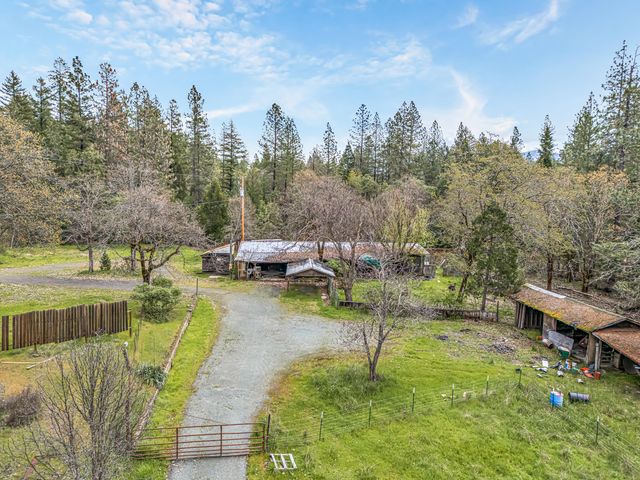 9600 W Evans Creek Road, Rogue River, OR 97537