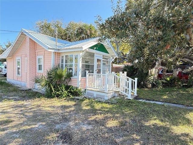 207 N PINE STREET, New Smyrna Beach, FL 32169