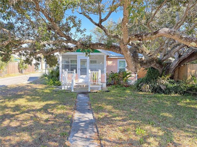 207 N PINE STREET, New Smyrna Beach, FL 32169