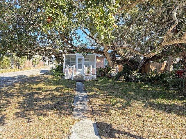 207 N PINE STREET, New Smyrna Beach, FL 32169