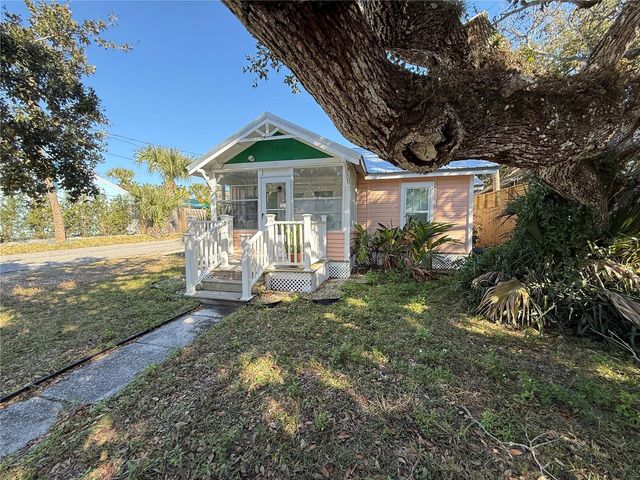 207 N PINE STREET, New Smyrna Beach, FL 32169