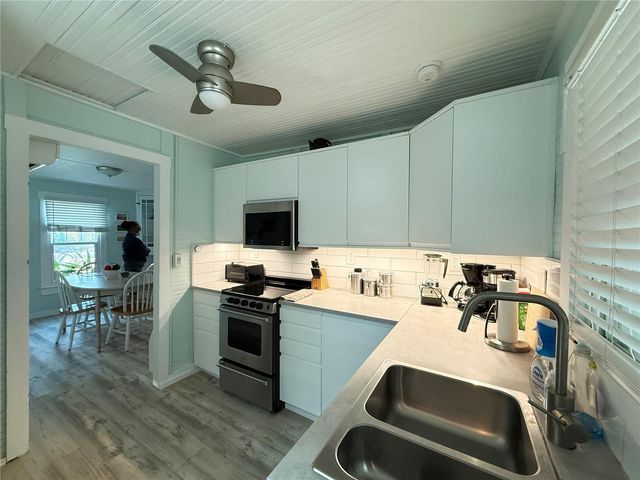 207 N PINE STREET, New Smyrna Beach, FL 32169