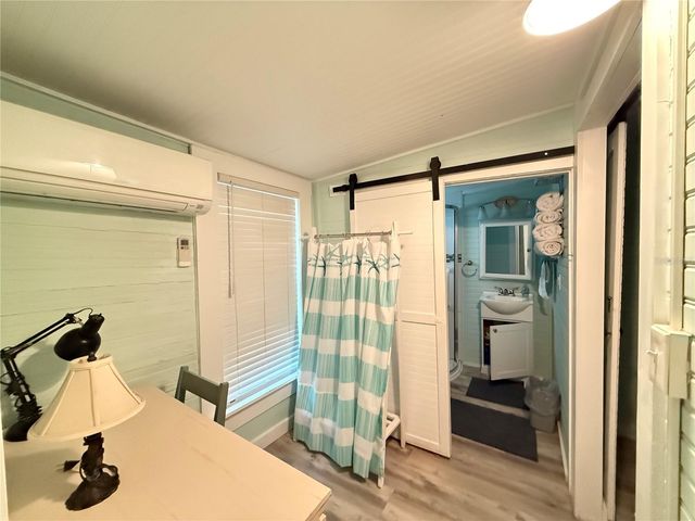 207 N PINE STREET, New Smyrna Beach, FL 32169