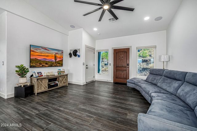 1829 W CLOUD Road, Phoenix, AZ 85086