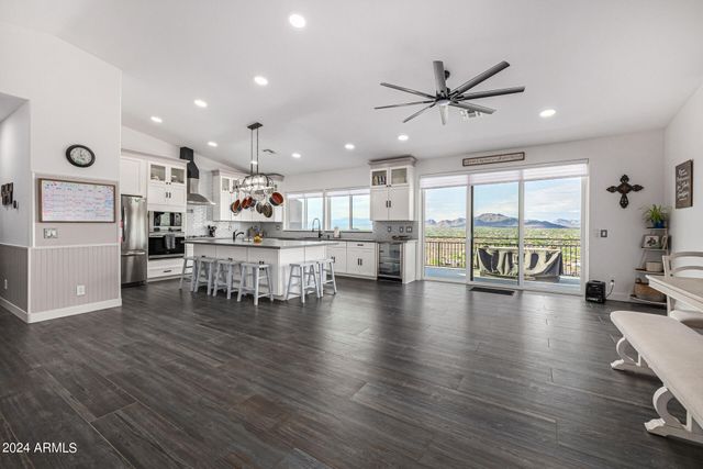 1829 W CLOUD Road, Phoenix, AZ 85086