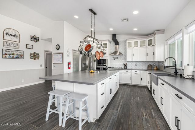 1829 W CLOUD Road, Phoenix, AZ 85086