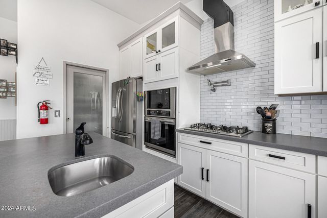 1829 W CLOUD Road, Phoenix, AZ 85086